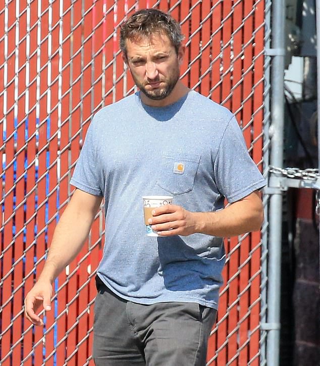 16916944-7306417-DailyMail_com_approached_Mynett_but_the_veteran_political_operat-a-3_1565117448600